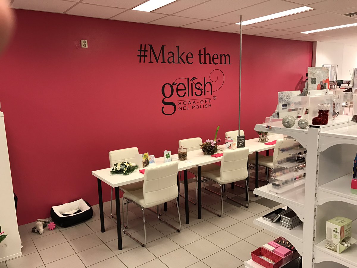 VDRoestSchilder's tweet photo. Binnenwerk in alle kleuren en glansen mogelijk vraag vrijblijvend uw offerte aan https://t.co/4FXuWrqZXh #beuningen #nijmegen #arnhem #elst https://t.co/26A8ZKLyJj