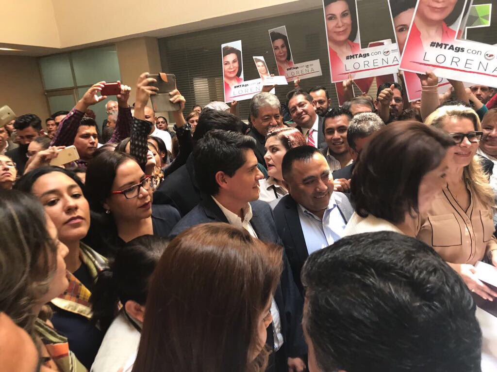 dennis_ibarra_'s tweet photo. En el registro de la Lic. @LorenaMartinez para dirigir al @MT_Nacional mis compañeros del @mtpri_ags presentes y apoyando #SomosPRI https://t.co/XSvOKlu9pd