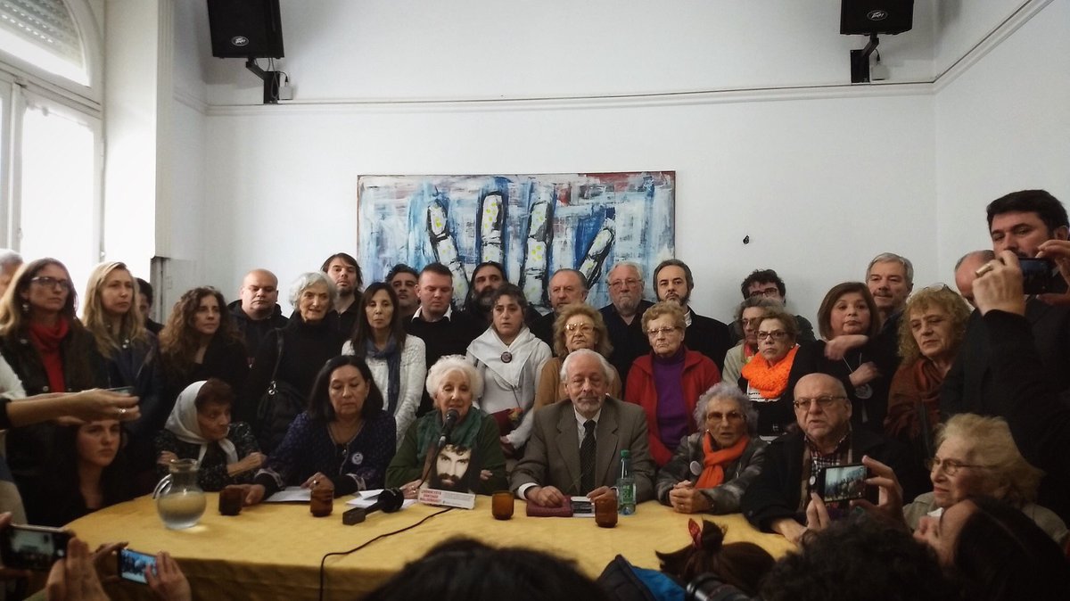 RobiBaradel's tweet image. Junto a las @abuelasdifusion y al @CELS_Argentina exigimos la aparición con vida de Santiago Maldonado.