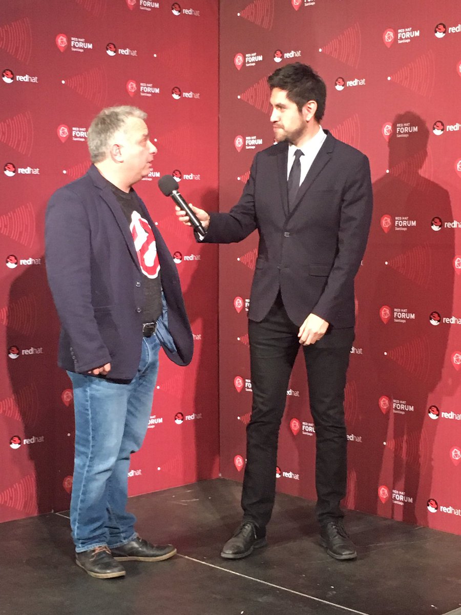mechivega's tweet photo. Aquí está, Rodrigo Quevedo luego de emocionarnos a todos al ayudar a la gente con su robótica innovadora. Ya en Facebook Live! #RHForumCL https://t.co/K64csq7y2v
