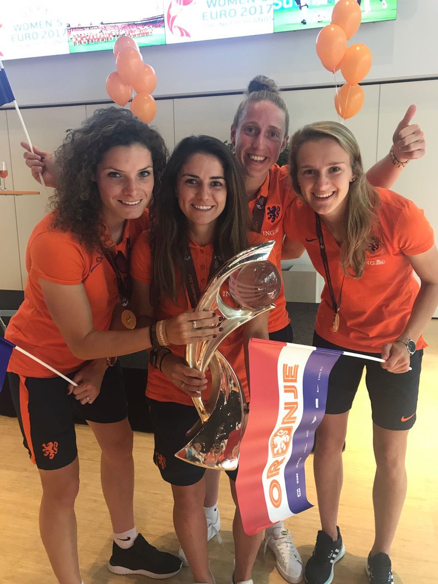 ArsenalWFC's tweet image. Want to see our 🇳🇱 stars from the @UEFAWomensEURO? Check this out ☝️