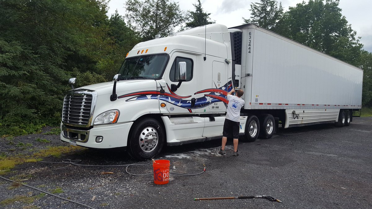 BucksCoWashing's tweet photo. #truckwashing https://t.co/mO96vUfEOg