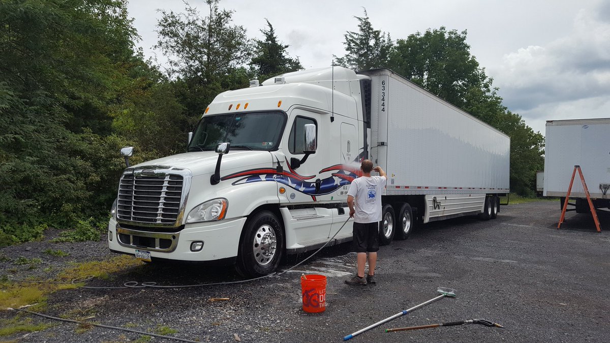 BucksCoWashing's tweet photo. #truckwashing https://t.co/mO96vUfEOg