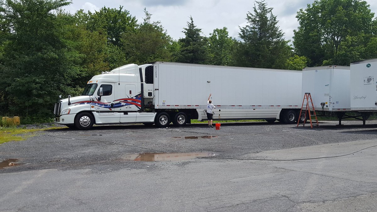 BucksCoWashing's tweet photo. #truckwashing https://t.co/mO96vUfEOg