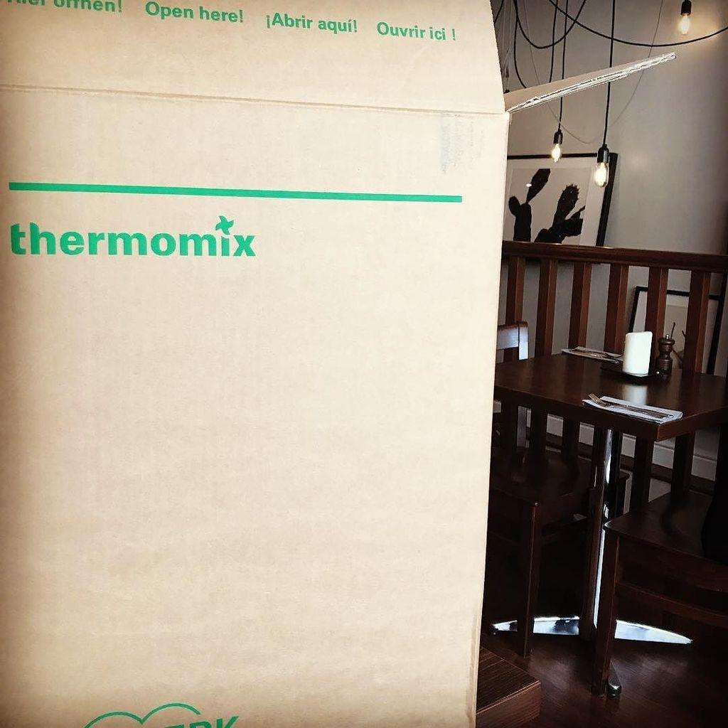 HungryDuckUK's tweet photo. 👀 at what we've treated ourselves to @vorwerkuk @thermomixuk #thermomix We'll be putting this B E A U T Y to work after the refurb #watchth… https://t.co/fdgxIwTj6c
