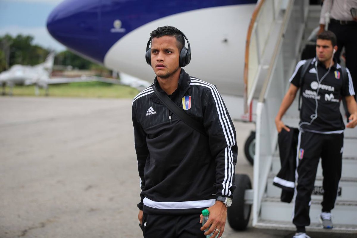 Roberto Rosales criticó mensaje de Maradona que apoya a Maduro bitly.com/2umrtnH