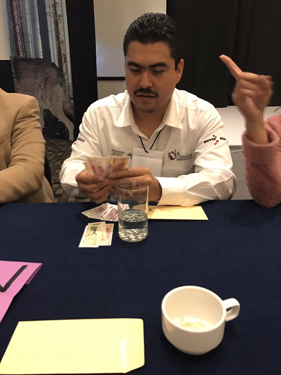 JoseLCastroN's tweet photo. Disfrutando y aprendiendo sobre modelos de negocio para la conservación en la #sicc2017 https://t.co/05rE07PVfw