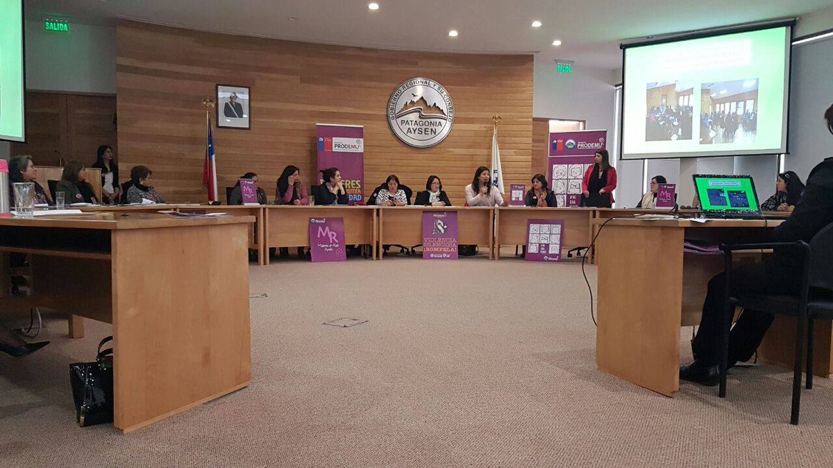 TaconPatagon's tweet photo. Mi participación en la reunión ampliada "NI UNA MENOS AYSEN" dentro del marco Mujeres en Red Aysen, de @ProdemuAysen https://t.co/ohdqsu2oAK