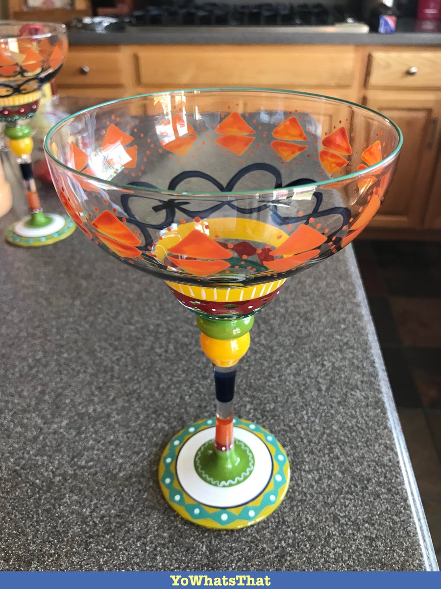 YoWhatsThat's tweet photo. I saw: manhattan (alcoholic beverage). Pic taken in undefined https://t.co/ijFwcPcrBz