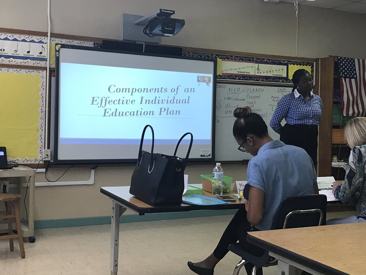 m_johnson0731's tweet photo. Going over the components of an effective IEP #ESEacademy17 @OfficeofESE @MDCPS @sosa_oksana  @CoralParkElemS https://t.co/kFG4FaveGX