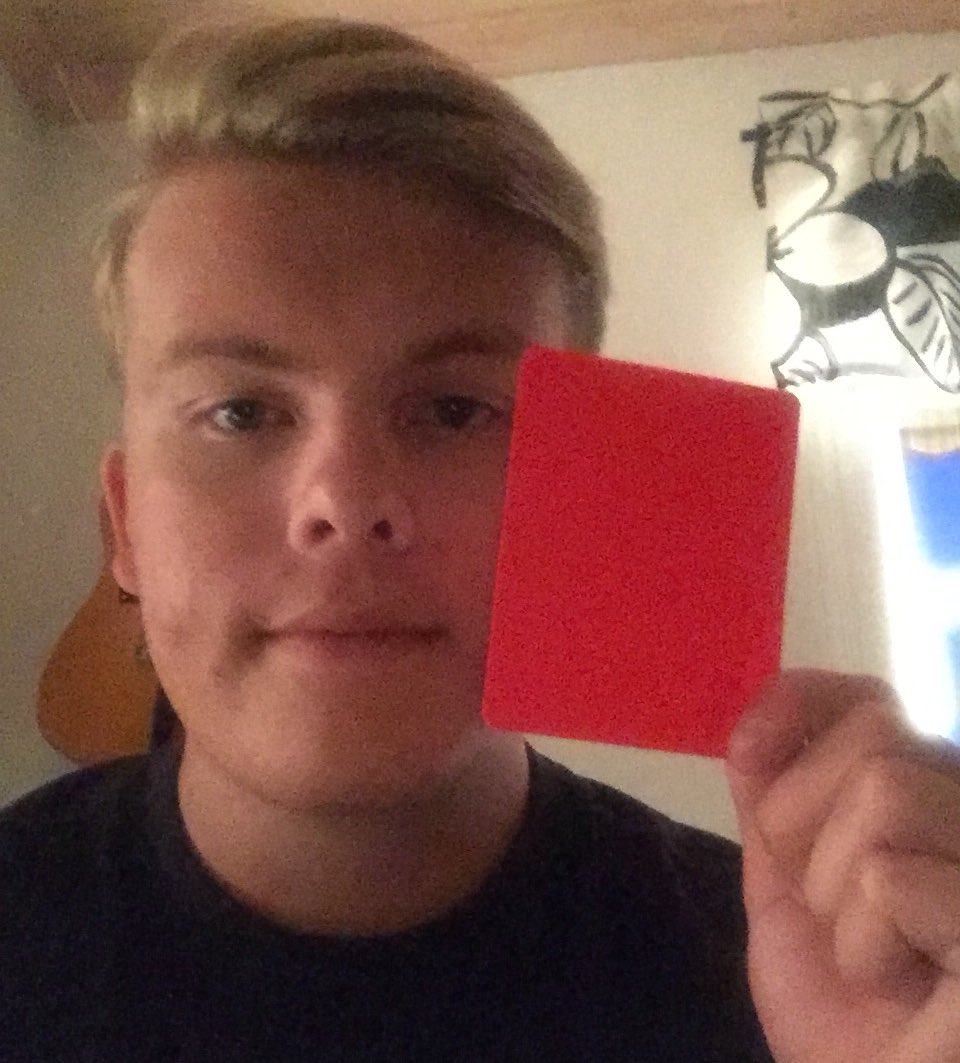 "En otroligt skön vinst. Alltid kul att vinna derbyn och kunna säkra vinst i serien. Såklart dåligt av mig att ta säsongens första röda..."