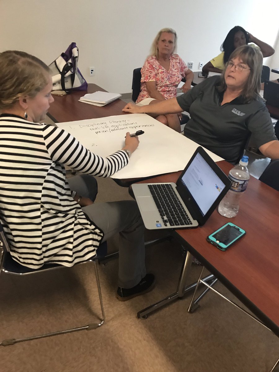 MrsYav's tweet photo. #gcsk12 Ts brainstorming what they know about disciplinary literacy in #scienceed during my last session at #TLC17GCS https://t.co/eUKbFlk2p6