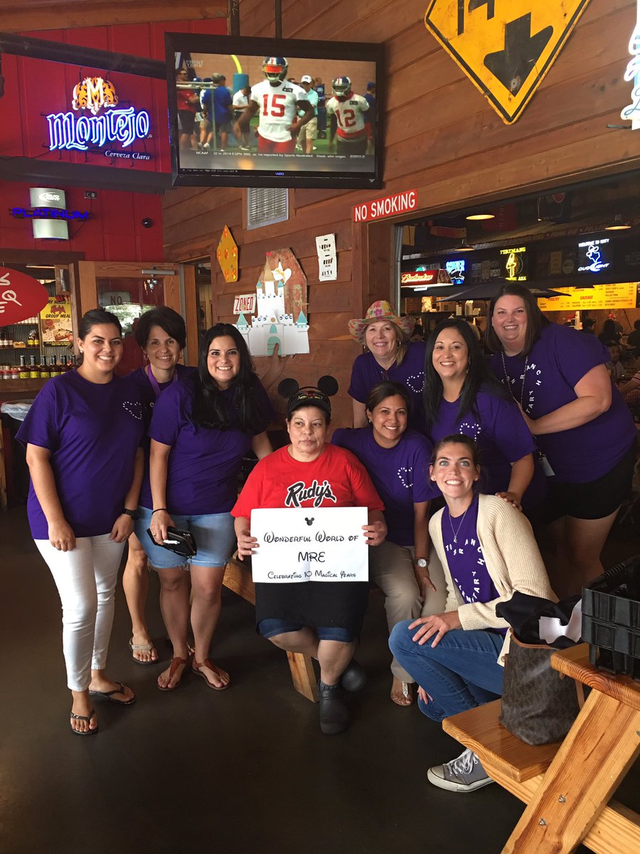 Best waitress ever <a href="/rudysbbq/">Rudy's Bar-B-Q</a> #lunch with 4th grade #WWofMRE