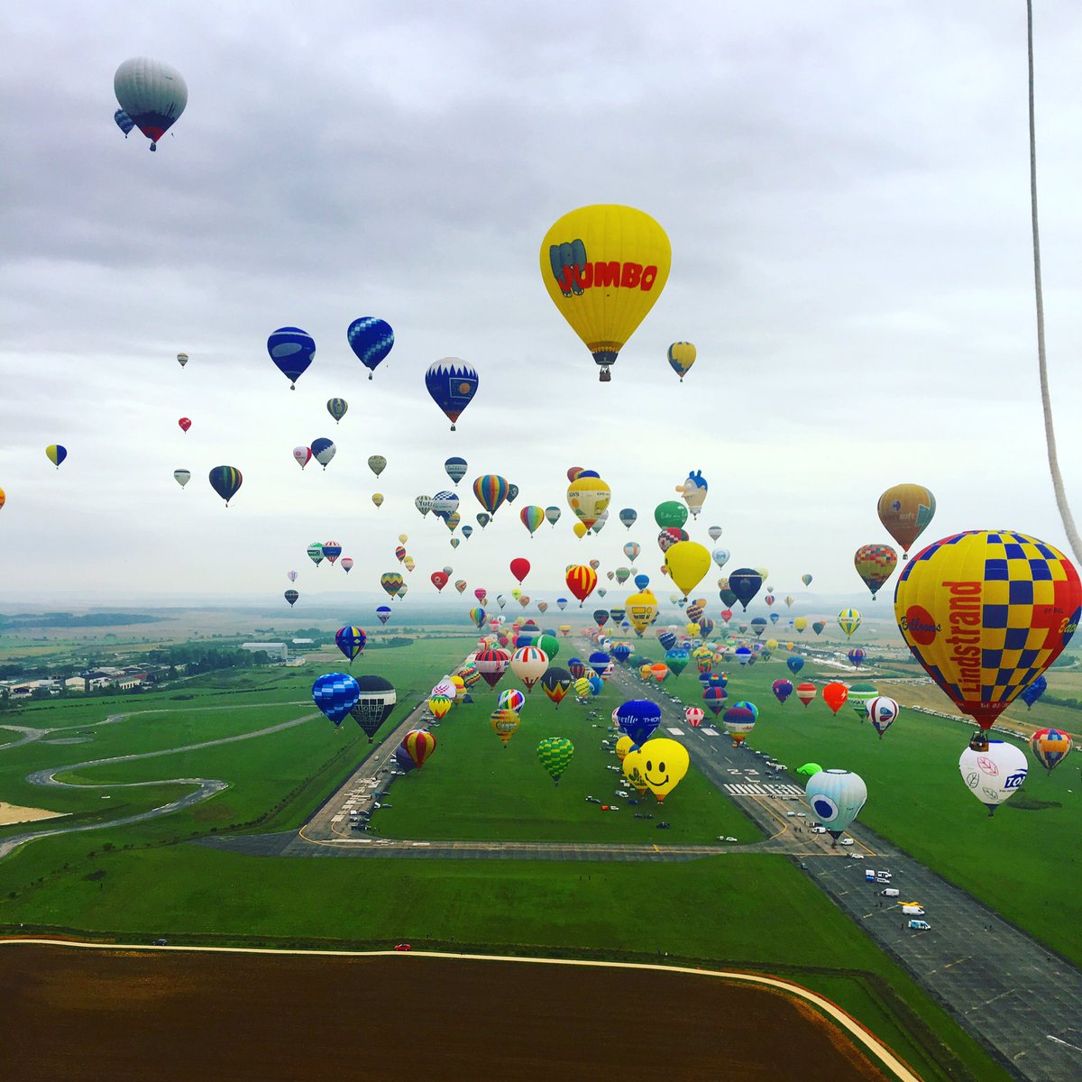 Ballooningmedia tweet media