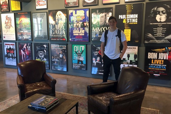 ryanjacobmusic's tweet image. Visiting @LiveNation B4 my new release #BackToYou 8.18 #staytuned. Check out @Beyonce @ladygaga on the wall! #edm #Astrojaxx #Beyonce #Gaga