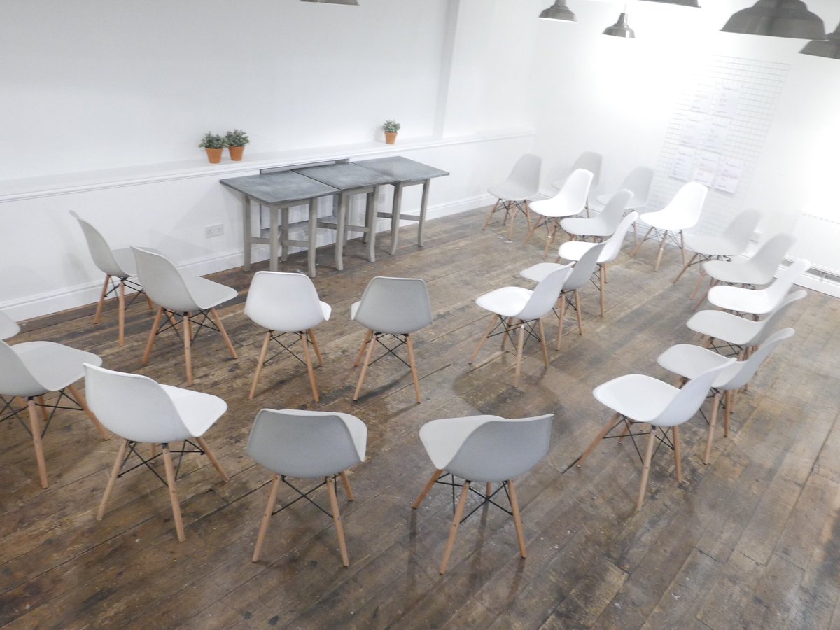 Set up for a class tonight in our basement! To enquire about hiring go to rawberry.net 

#winchat #hampshire #event  #doterra