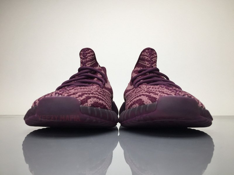 adidasalerts's tweet photo. First look at the upcoming Red Night Yeezy Boost 350 V2. (via @theyeezymafia) https://t.co/RhU2Hbb0KY