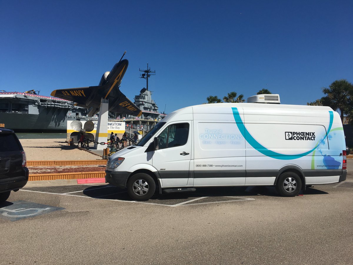 dcinfomobile1's tweet photo. Corpus Cristi Beach - Aaahh - sunshine, salt air, and great connectors for everyone to see. https://t.co/mi8T2kHX0F