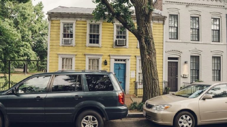 GlobeHomes's tweet image. Julia Child’s ‘little jewel,’ her former D.C. home, went to rot trib.al/i0GEyrk