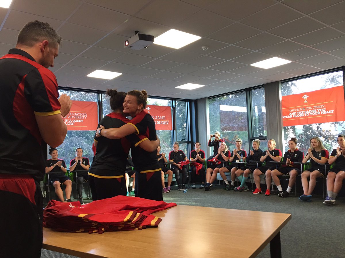 WelshRugbyUnion's tweet photo. Proud to have @becadefil, who had to withdraw from #WRWC2017 through injury this week, present the players with their jerseys this evening. https://t.co/eT8CcuEKcu