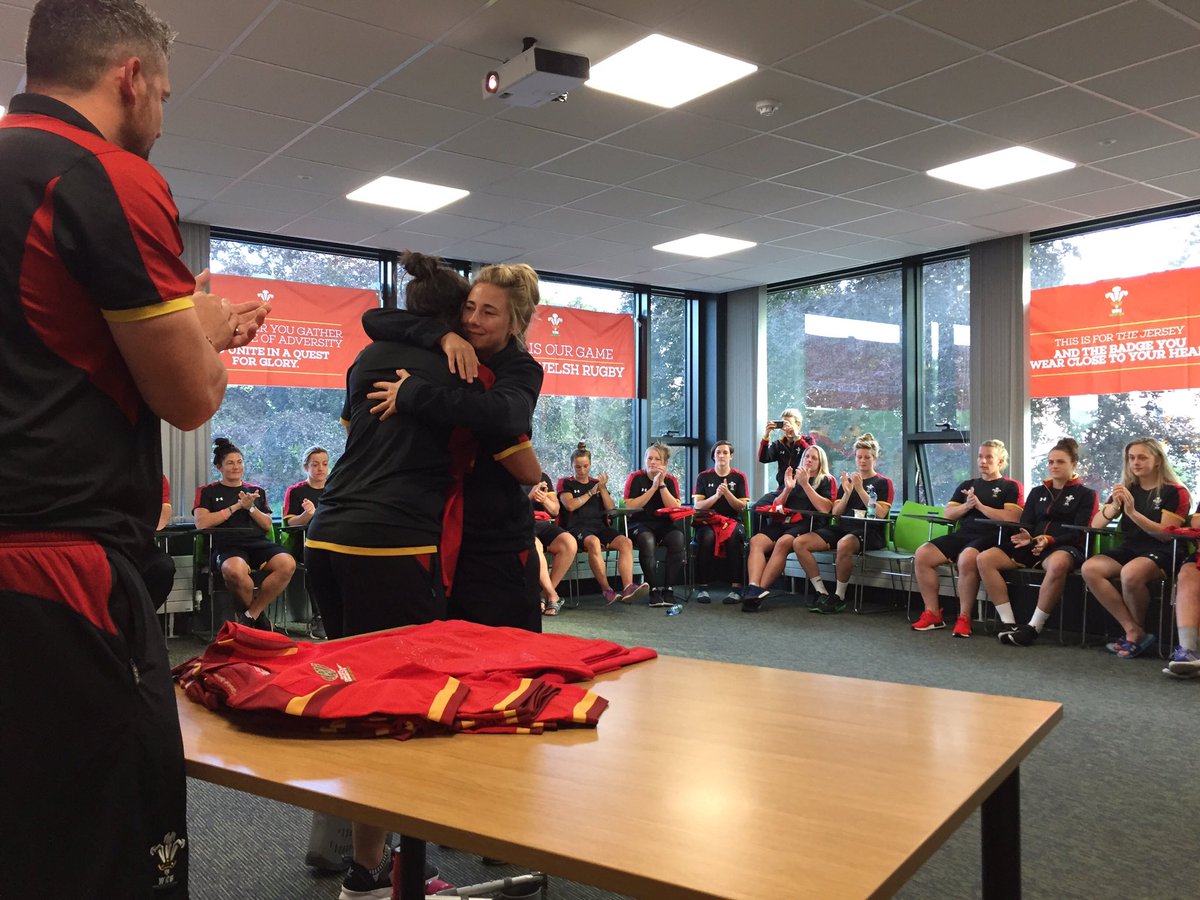 WelshRugbyUnion's tweet photo. Proud to have @becadefil, who had to withdraw from #WRWC2017 through injury this week, present the players with their jerseys this evening. https://t.co/eT8CcuEKcu