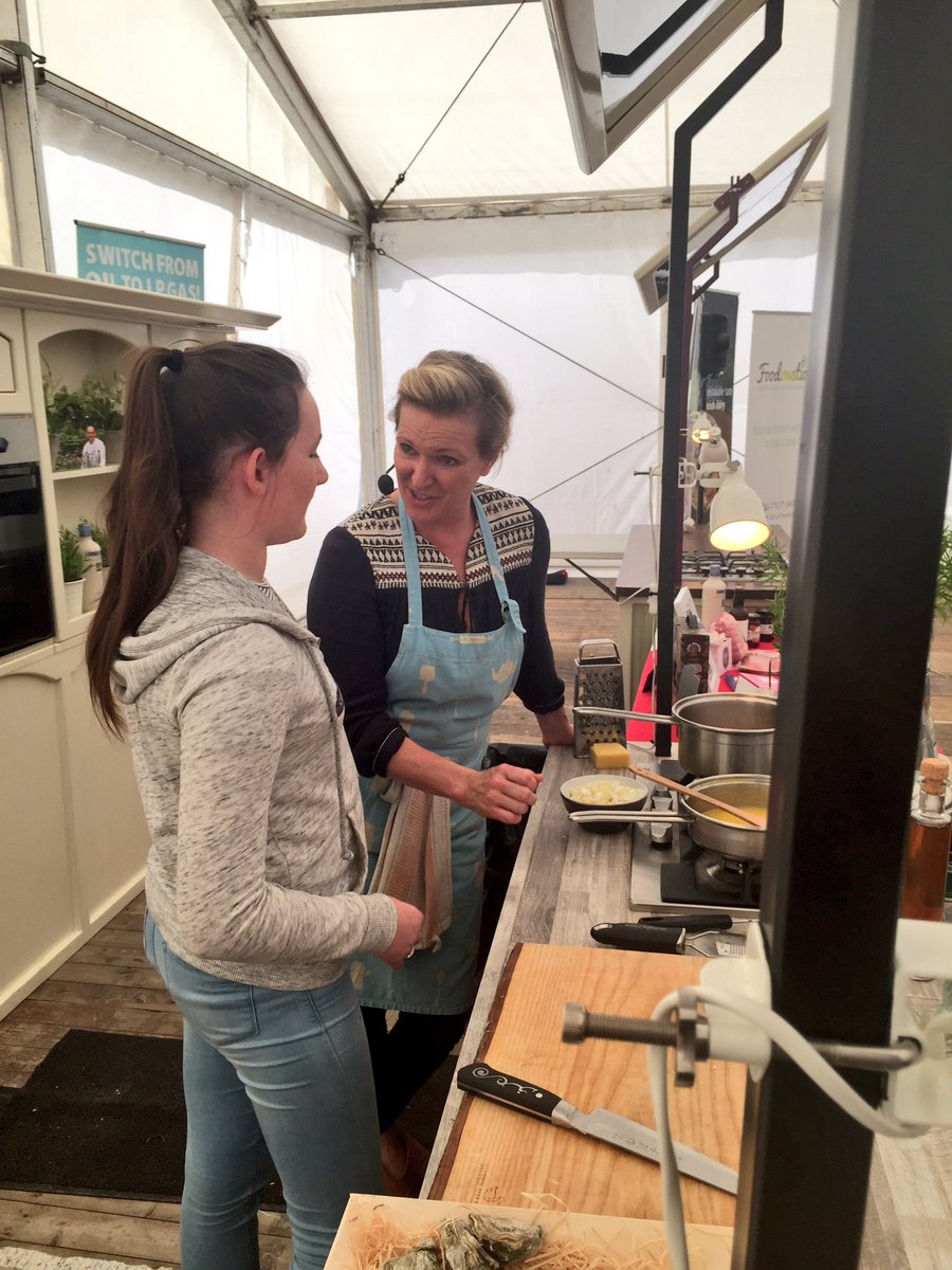 Big thank you to <a href="/rachelallen1/">Rachel Allen</a> for what was a great day at <a href="/Clonmanyshow/">Clonmany Agri Show</a> we had so much fun. Thanks also <a href="/kenmaguiredemos/">Kenny Maguire Demos</a> for a super job 👍