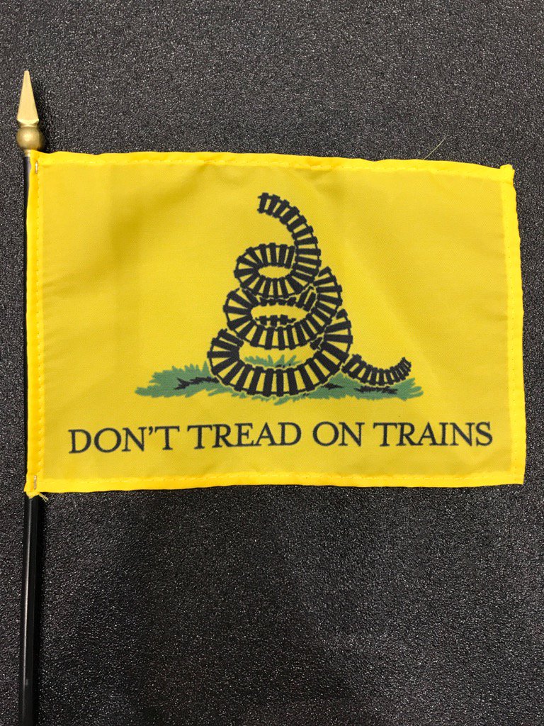 pure5023_emma's tweet photo. Awesome flag! #infrastructure #railroad https://t.co/tmTSryf6wX