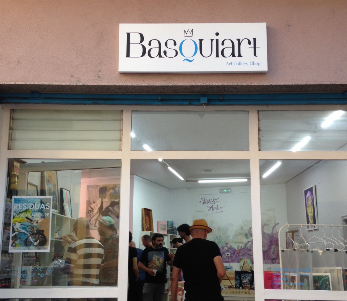 Entre a morea de propostas chulísimas de @OuEscua, facede tempo pra ir ata <a href="/BasquiartOu/">Jabier</a> pra ver a expo de #XoséVilamoure... #Residuas