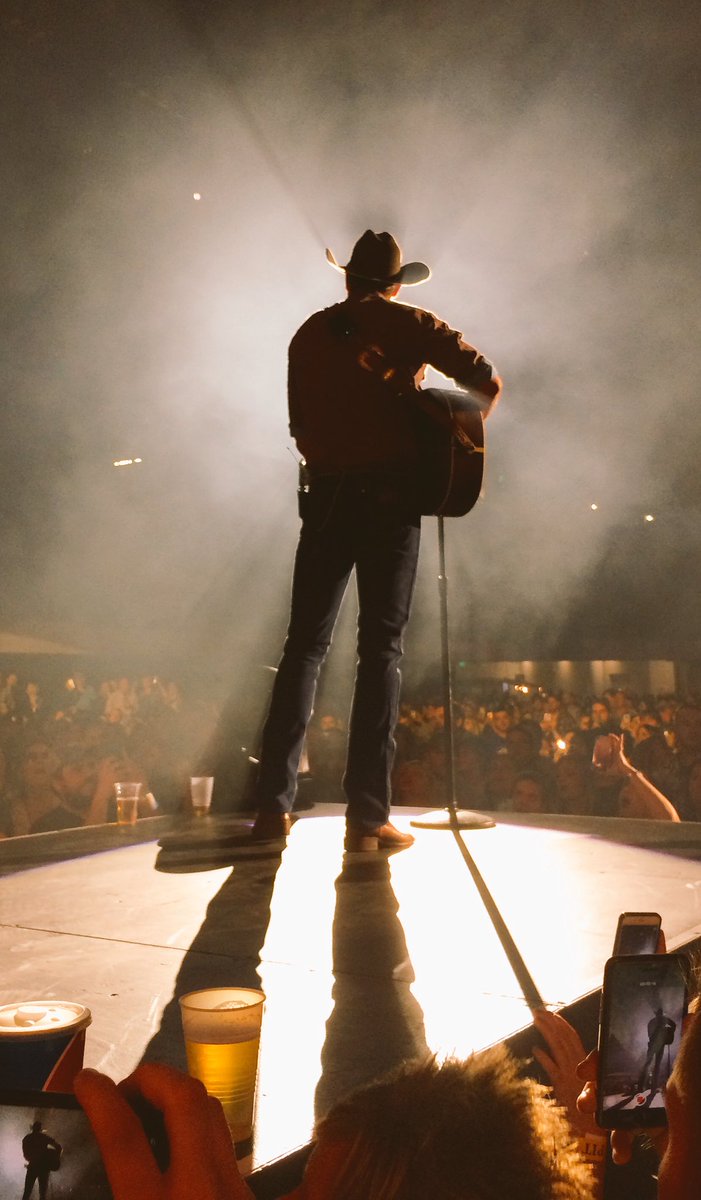 avanweelden1's tweet photo. When @JonPardi tickets are sold out for the show you want 😭Now I have #HeartacheOnTheDanceFloor And won't get that #AllTimeHigh https://t.co/udtgyQVBgz