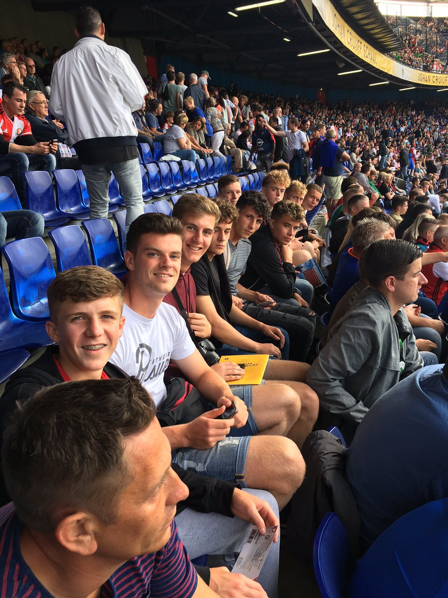 vonbartlett's tweet photo. Last night with @SUFCOfficial boys @LFEonline tour. Brilliant set of lads who are a credit to their club, parents and themselves ⚽️👍#UTI https://t.co/B9C5K0KJCl