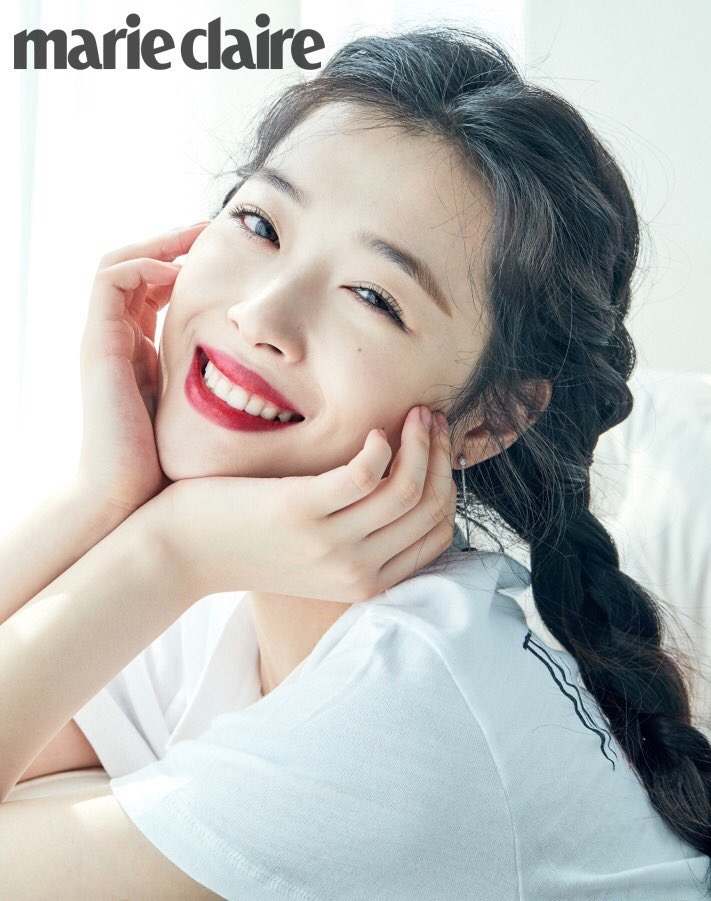 sullithejelly's tweet photo. Smile with your red lips! https://t.co/1SzqbhvDfS