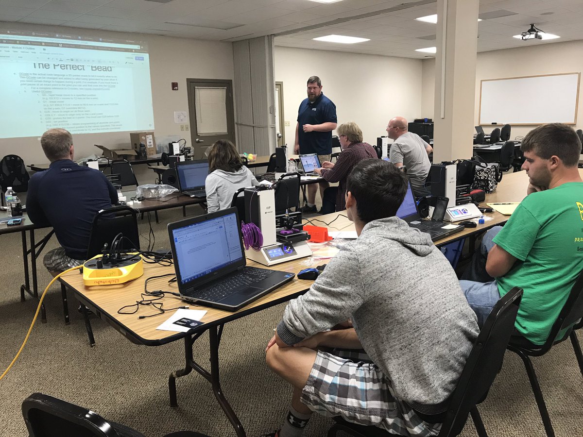 kswboyles's tweet photo. Exciting learning happening in Clarion! I snuck into @pdcampusedu #3DPrinting class w/ @WrapThatInBacon @ #riu6. #Back2Schoolmode https://t.co/Ogxrr05Que