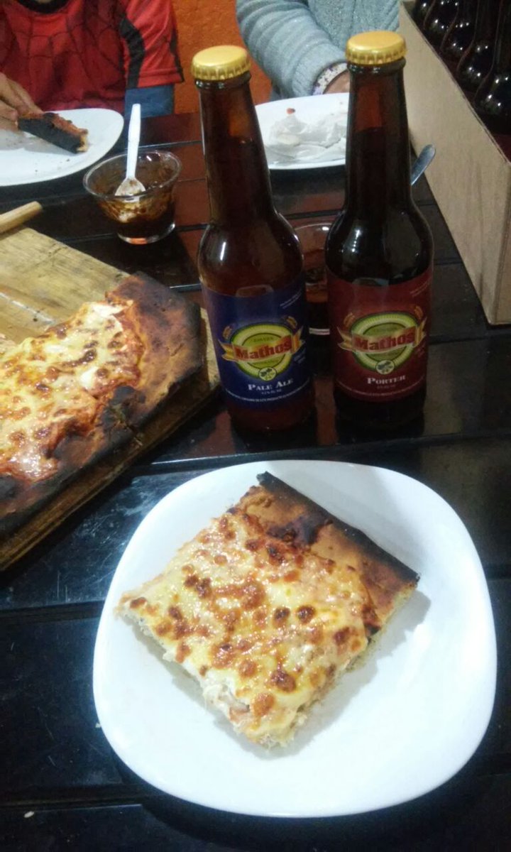 CervezaMathos's tweet photo. #FelizMartes para quienes #NoLoSabenPero quieren saber en donde tomar la mejor Cerveza Artesanal con la mejor pizza en la Pizzeña https://t.co/6d9vro8YJv