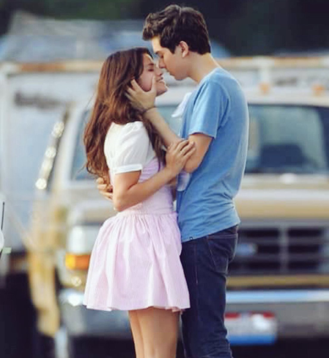 همستُ له:
سأگتبگ معآدلة مستحيلة الحل لغيري💞
قال: بل گتبتگ نبض القَلب 
وقبلة العشق وأگسجين الحيآآة💞