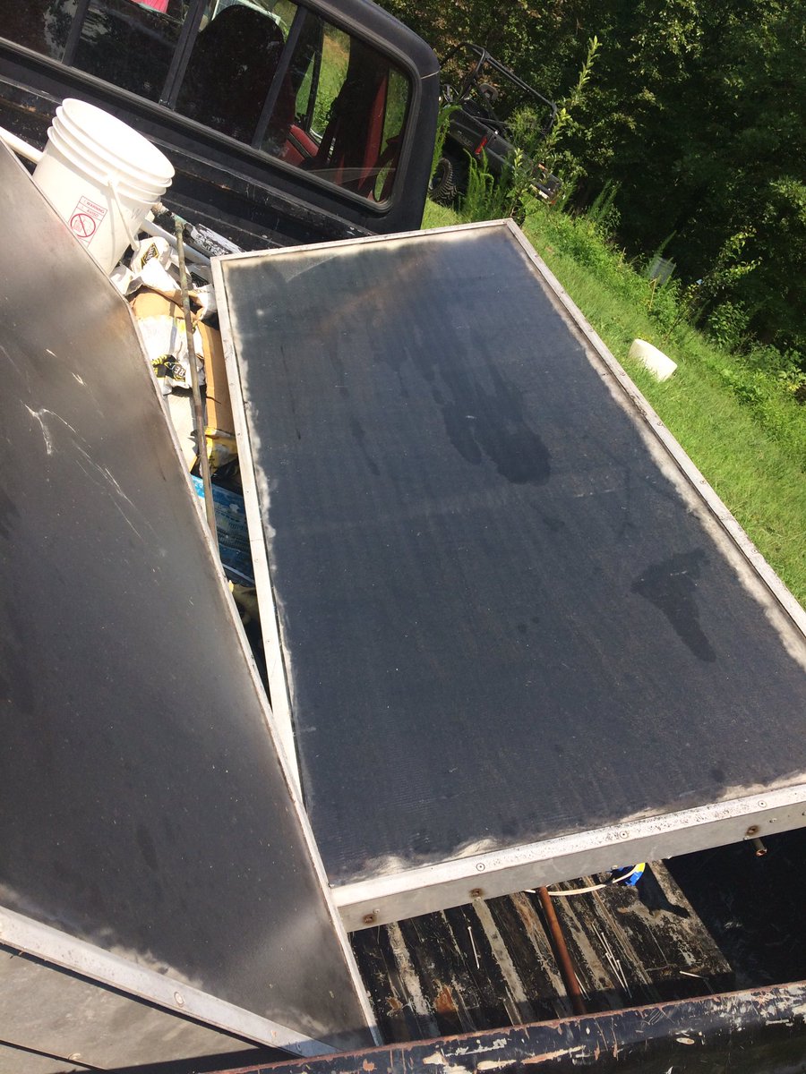 akahiredhelp's tweet photo. Picked up 3 solar hot water panels for free. #offgrid #homesteadhomies https://t.co/NJLoujnwc4