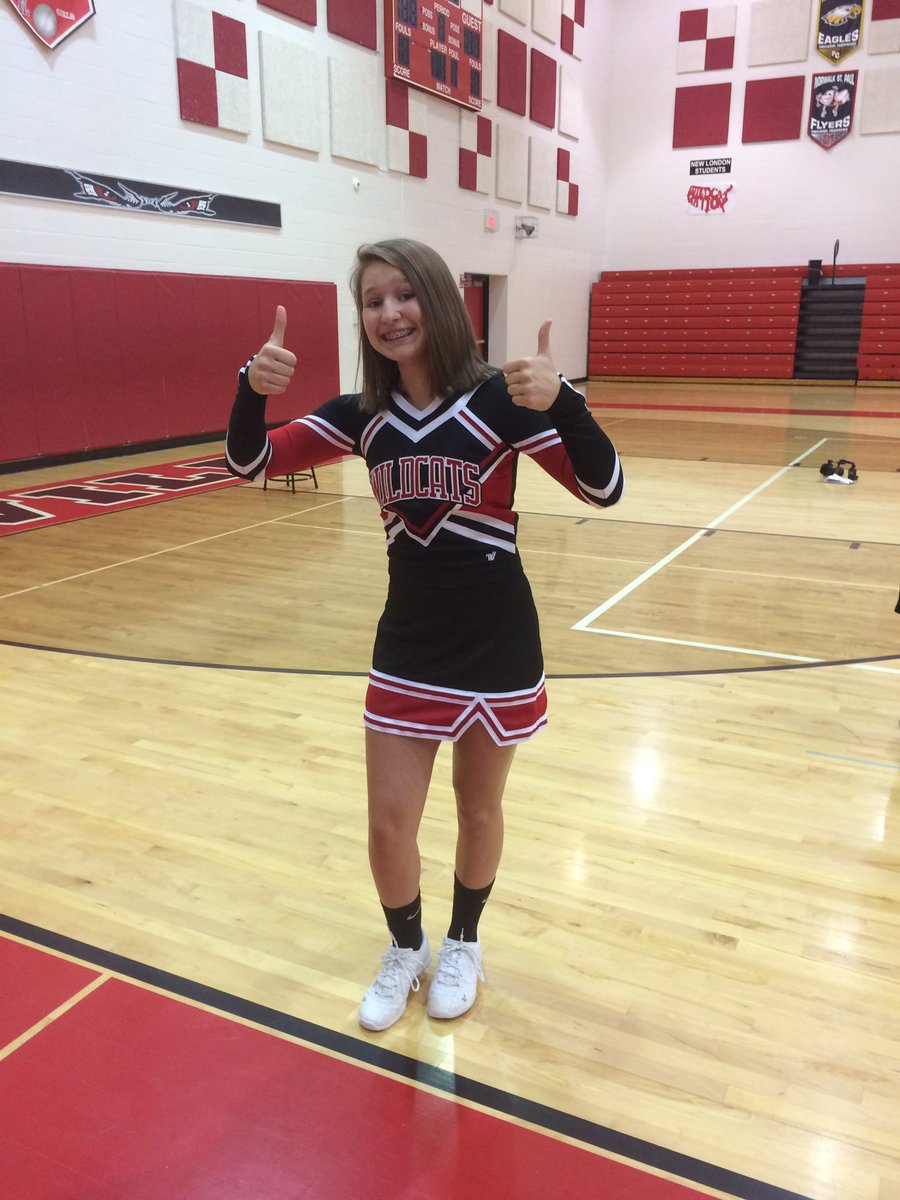 erinconrad503's tweet photo. Transformation Tuesday with the sophomore cheerleaders :')  #theyleftme https://t.co/tee1AtxRVg