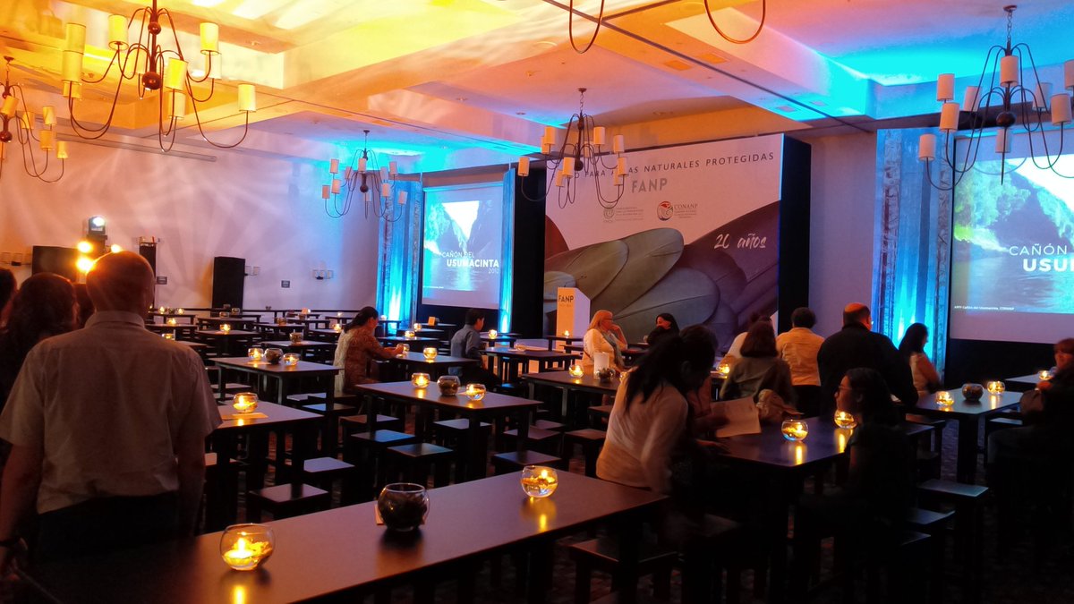 Arctic_daniel's tweet photo. Gala #20AñosFANP en el marco de la #SICC2017, felicidades @FondoMexicano. https://t.co/6890OEVe7T