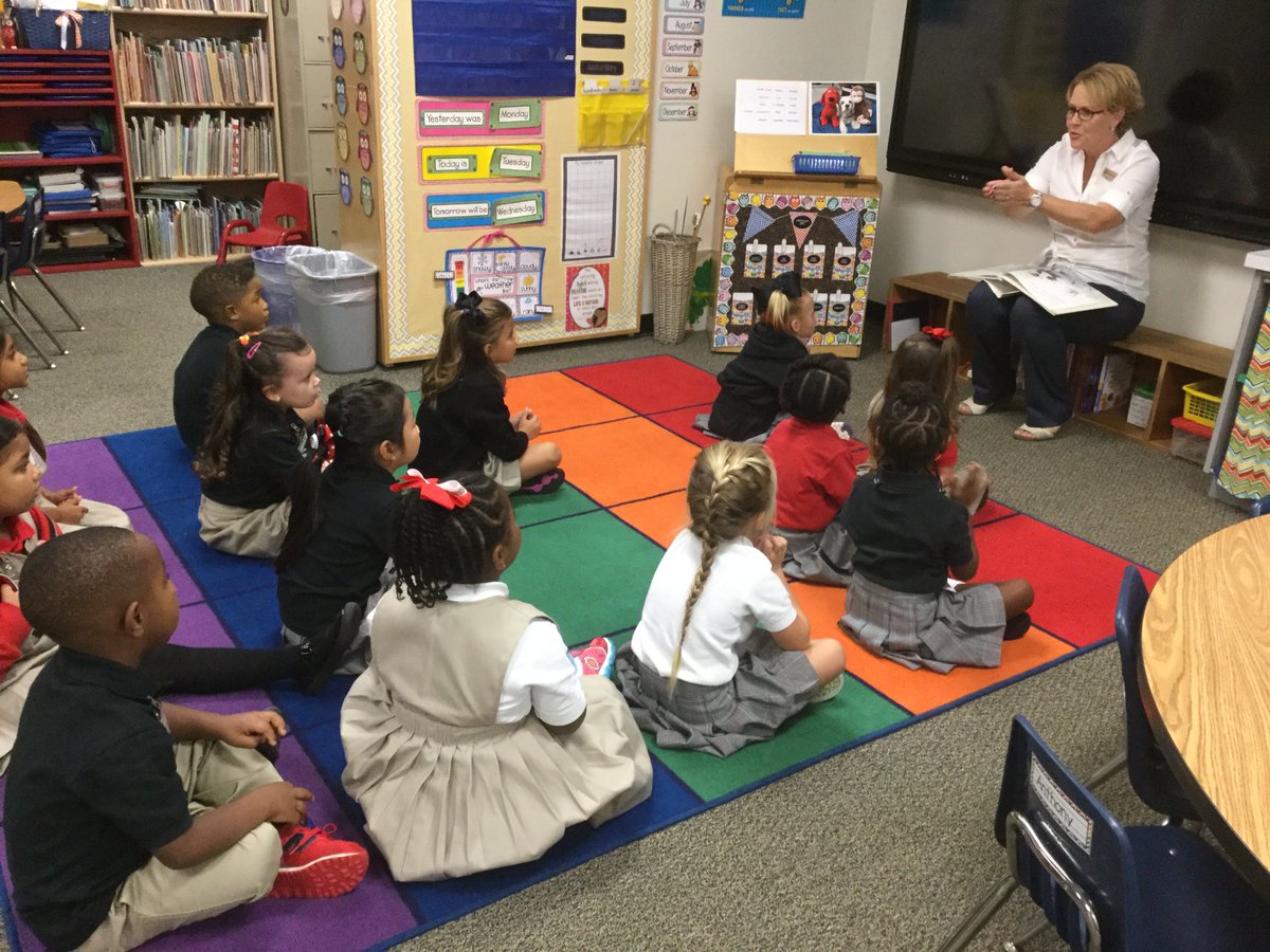 GACLSams's tweet photo. Starting off the year with a Bear Hunt with Principal Helms. Thank you Mrs. Helms for reading to our K4 students. #gacselem @GACRHelms https://t.co/iTRkdqd2kZ