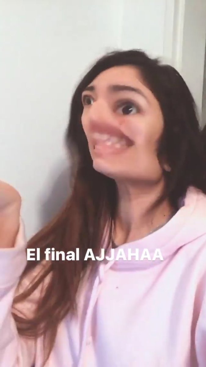 TeenBarbablica's tweet photo. @YoanaNavanquiri estoy tentada Jajajajajaja te amo💞 https://t.co/fj1lX9CRbb