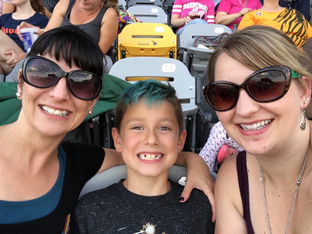jen_bowman's tweet photo. No bad " catitudes" tonight! #catvidfest17 https://t.co/HPt7PL2SH1
