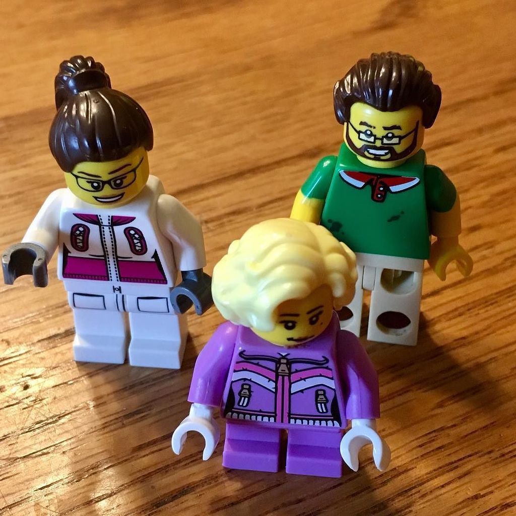EFGaming's tweet photo. Check out of the #EngagedFamilyGaming family in #Lego form. Kind of. We love #TheLegoStore at #WestFarmsMall. The … https://t.co/rCAb2zF8vG https://t.co/h3KVuDwSeJ