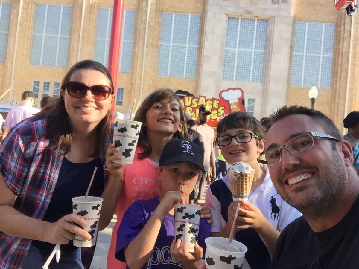 Pettet22's tweet photo. Great night at the Indiana State Fair! Kids have never missed a state fair! #elephantear #corndog #milkshakes #LotsOfAnimals #greattime https://t.co/4xYjujESlt