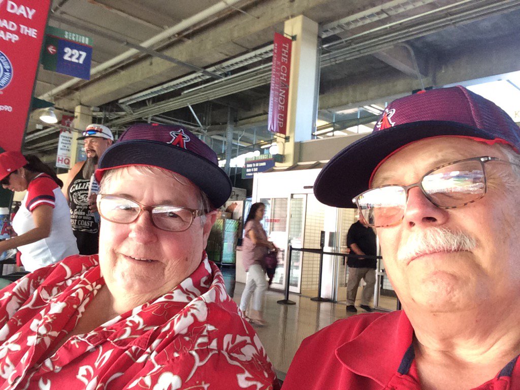 rogermayer's tweet photo. Enjoying another Angels game - 8/8/17
#unlimitedangels https://t.co/gmJqxpzIsl