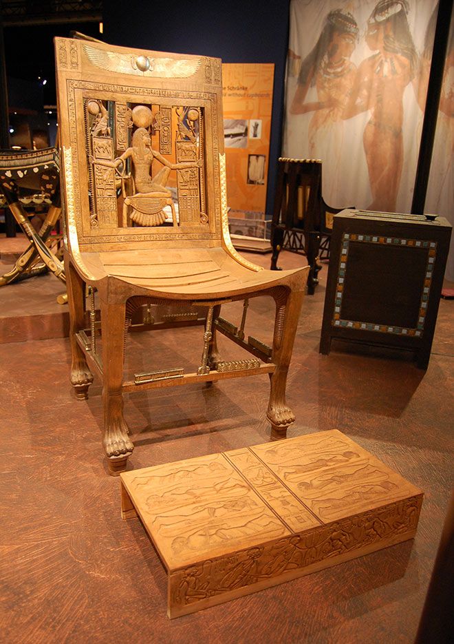 easy_plum's tweet photo. The ancient chair still serves as a model for new ones. Egypt - Tutankhamun #kingtut https://t.co/M9jCnYBK8m