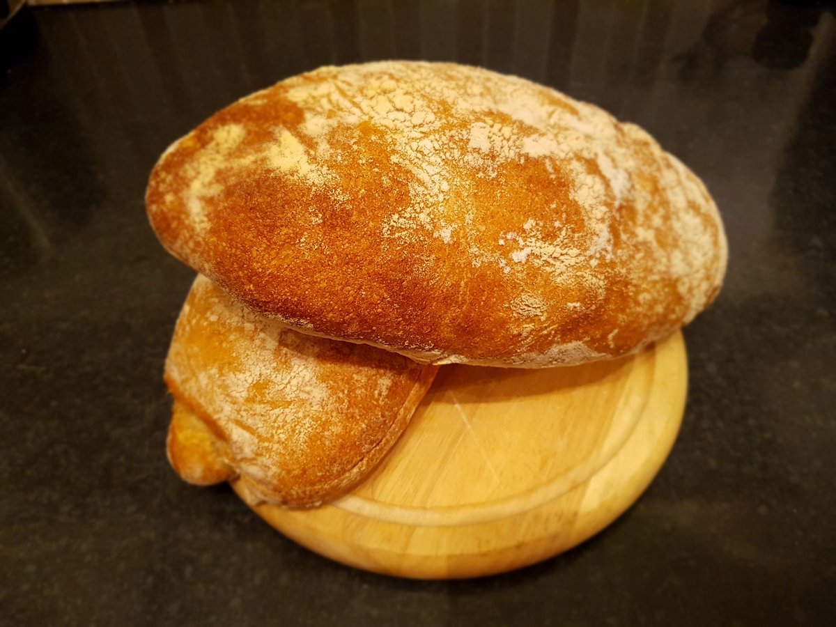 BakeryPoppy's tweet image. sour dough bread, made with white and spelt flour Order up until 10pm tomorrow night 400g loaf is £2.50.@WaterlooCFarm @edibLE16 @DjKat7