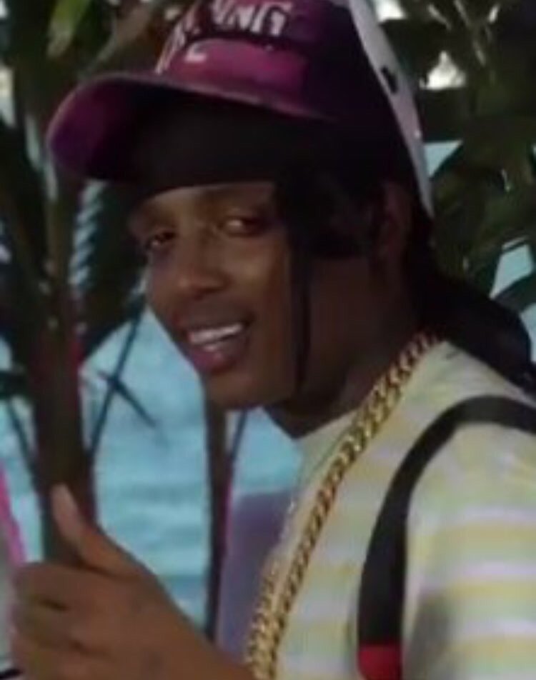 Ryan_Sharon_'s tweet photo. @Complex #LetMemeExplain https://t.co/QxwLIe2Zko