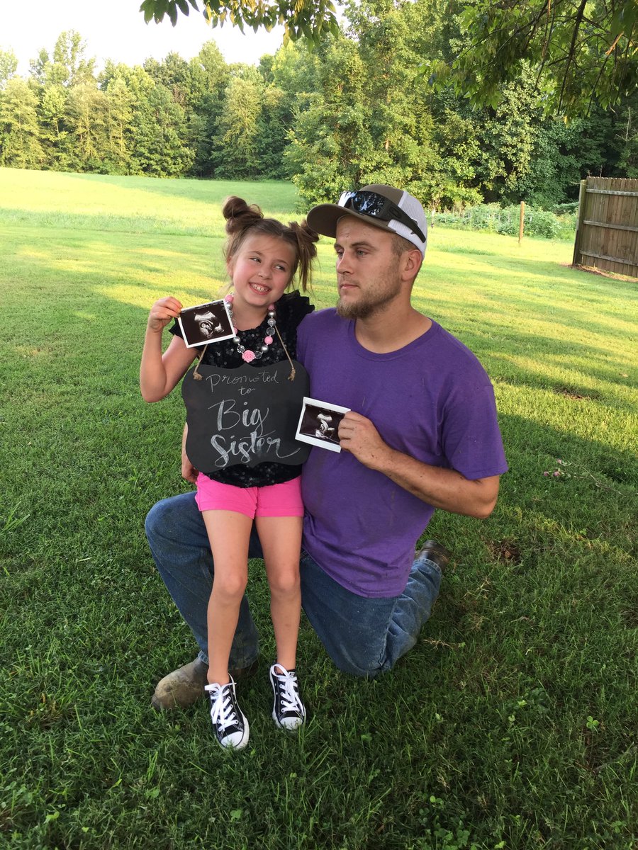haleywa89's tweet photo. When Maci tells Kurt that she wants a sister and he said he's gonna be in trouble. #thatsmile #hislook 😂😂 e doesn't want to be out numbered https://t.co/IVcvnRWB2p