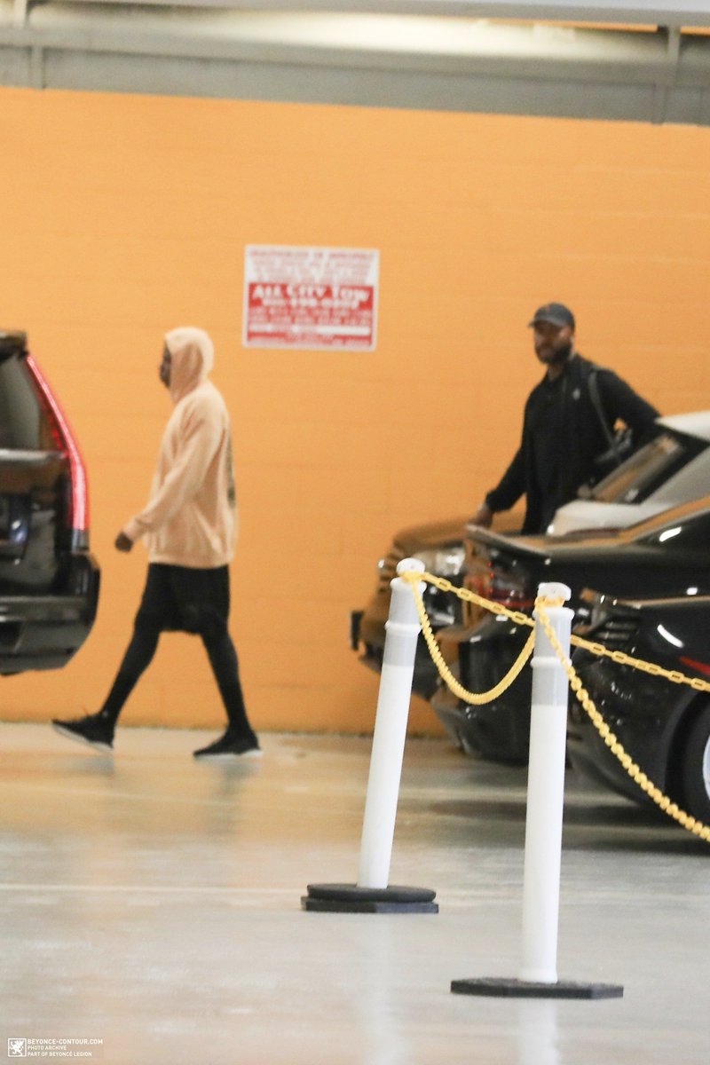 Beyoncé, Jay Z, Kelly & Angie leaving SoulCycle in Santa Monica (Aug. 7 ...
