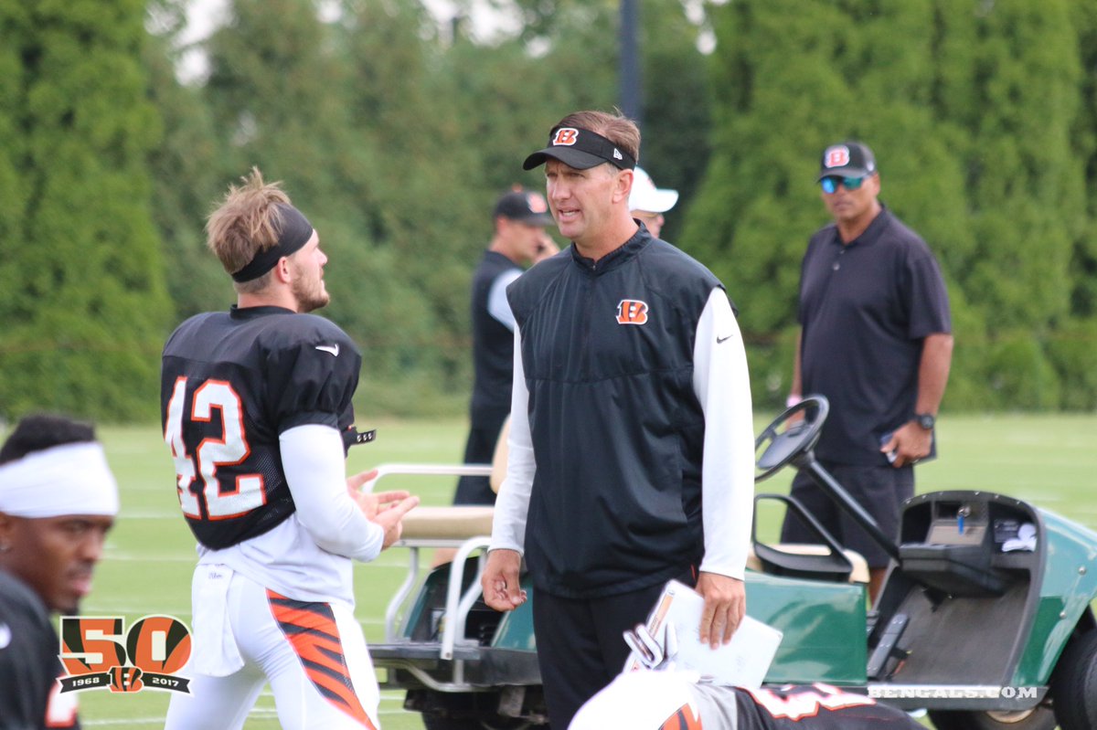 Special Teams Coordinator Darrin Simmons led the team during Coach Marvin Lewis' absence today. #Bengals50 https://t.co/2qSzoGDDnQ