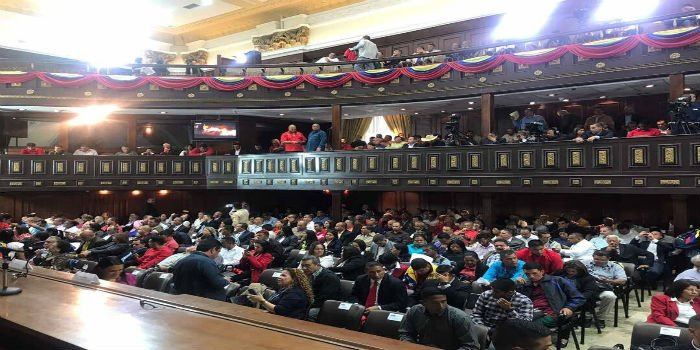.<a href="/lortegadiaz/">Luisa Ortega Díaz</a> destituida, <a href="/AsambleaVE/">Asamblea Nacional</a> tomada, 5 alcaldes presos o destituidos. Es necesaria +presión Intl xa retornó democracia en #Vzla